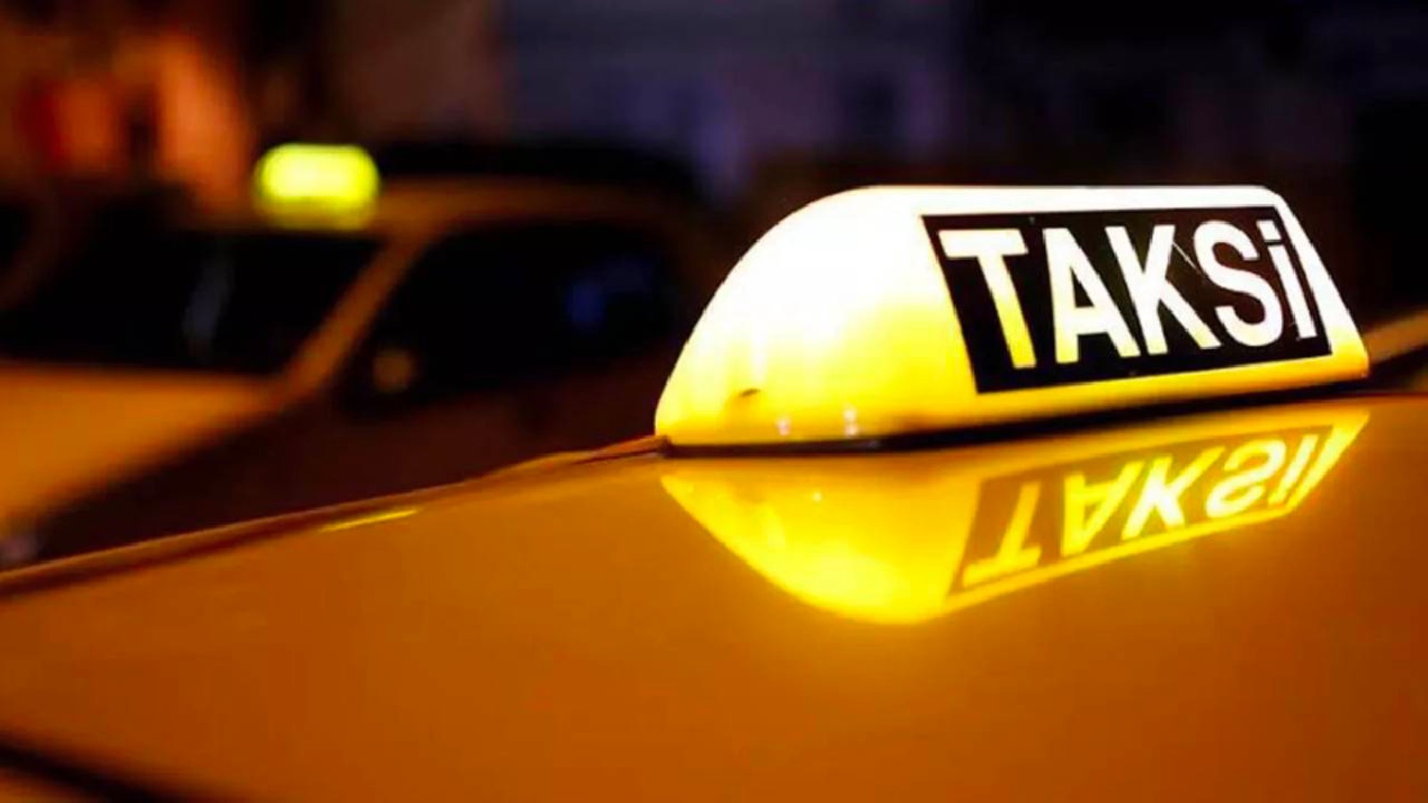 İstanbul'da taksicilerle iş birliği yaparak turistlerin paralarını çalan suç örgütüne operasyon