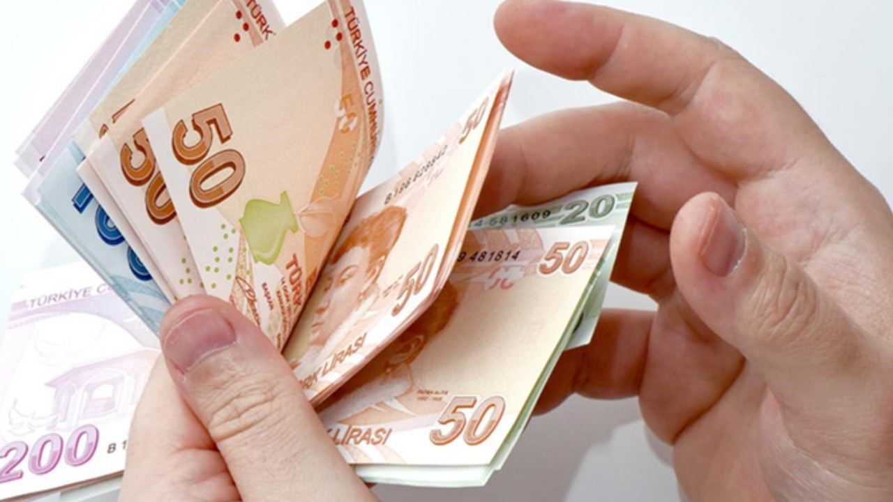 Garanti BBVA: emekli promosyon 2024 maaşı 10.000 TL'ye kadar olan emeklilere 6.250TL, 10.000 – 15.000 TL arasında olan emeklilere 10.000 TL, 15.000 – 20.000 TL arasında olan emeklilere 12.500 TL ve 20.000 TL ve üstünde olan emeklilere 15.000 TL olarak belirlenmiştir.
