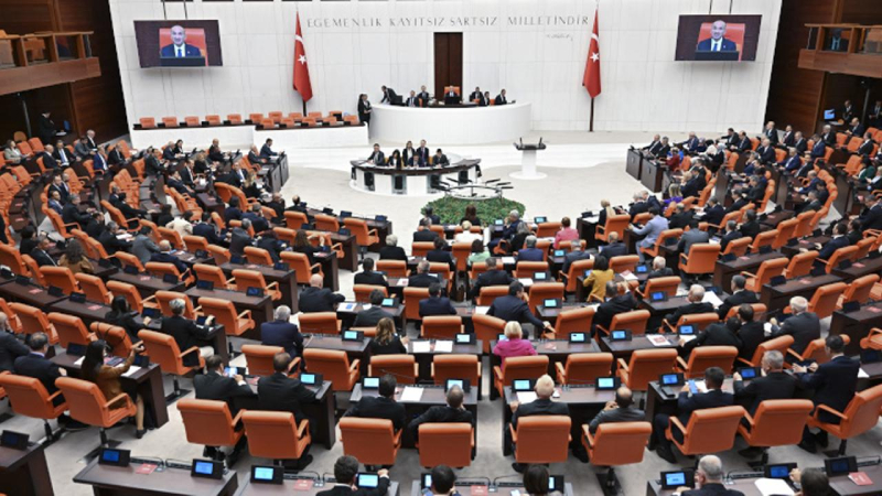 ORC Araştırma şirketi, 28 Ağustos - 1 Eylül 2024 tarihlerinde 9 bin 310 kişiye "En etkili milletvekilleri kimlerdir" diye sordu. Cevaplara göre ilk 15 vekil şöyle sıralandı: