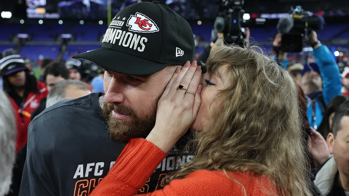 Taylor Swift'in nişanlısı Travis Kelce kimdir?