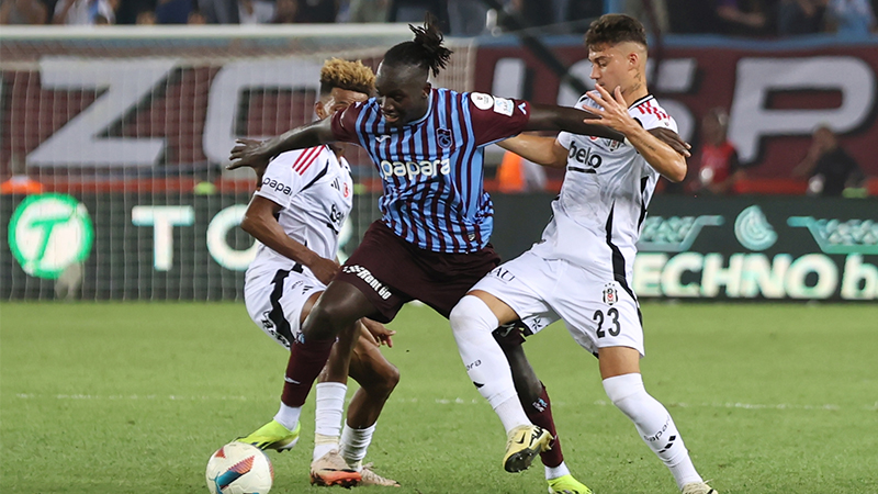 MArkasına büyük bir rüzgâr alan Beşiktaş için bir mola oldu bu maç.. Hollandalı teknik adam Giovanni van Bronckhorst daha doğru hamleler yapsa skoru da bulabilirdi.. Oyuncu değişiklikleri işe yaramadı.. Yaramadığı gibi de geriye gitti takım.. Muçi ve Onur'un girişi Beşiktaş'ı olumsuz etkiledi.. Mesela Hollandalı hoca neden Can Keleş'i hiç düşünmüyor.. Eğer maç 11'e 11 oynansaydı ne olurdu? Bu zor bir soru ama.. Sahada daha çok koşan, savaşan ve mücadele eden bir ekip olarak Trabzonspor 3 puanı alabilirdi..urat Özbostan - Sabah: 