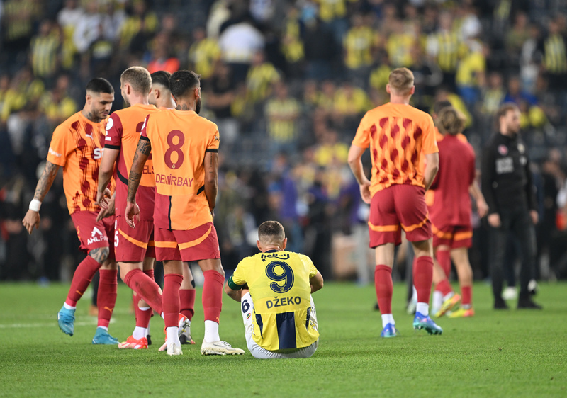 G.Saray takım halinde oynamaya özen gösterdi. F.Bahçe ise bireysel becerilerle ayakta durmaya çalıştı. Oyunun direksiyonunda hep G.Saray vardı. Tüm oyuncular çok dikkatliydi. Ciddiyetten uzaklaşmadılar. Birbirlerine yardıma koştular. Sara'yı ağır eleştirenler artık attığı golden sonra kendisine şapka çıkartırlar. Sara'nın duvar pasları yaparak girdiği F.Bahçe ceza alanı içinde, topu sol ayağının içiyle Livakovic'in uzanamayacağı köşeye bırakması kalite kokuyordu. Eğer Osimhen son vuruşlarda eski gücünde olsaydı. G.Saray derbiyi çok daha farklı kazanırdı. (Levent Tüzemen | Sabah)