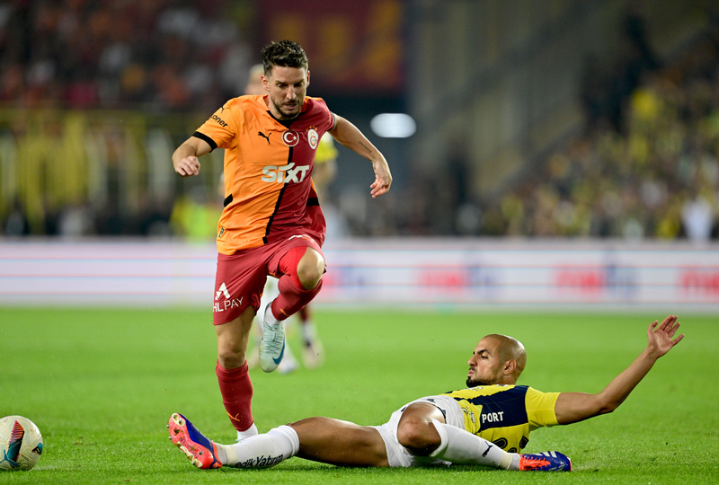Seyrantepe’de Fenerbahçe yeniyorsa, Galatasaray’ın da galip gelmesi normal... Fenerbahçe’de Oosterwolde, Tadic ve İsmail çok kötüydü. Galatasaray pozisyonları iyi değerlendirdi. Ligin bitimine daha çok hafta var. 5 puanlık fark önemli değil. Fenerbahçe her sezon çok transfer yapınca, takım da birbirini tanımayınca, birbirini tanıyan Galatasaray kazandı. Yoksa kimse birbirinden bir arpa boyu ilerde değil. Bu Avrupa’da zaten belli... (Mehmet Ali Sabuncu | Fanatik)