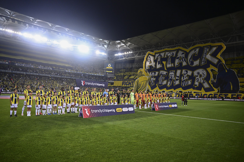 Süper Lig'in 6. haftasında Fenerbahçe ile Galatasaray karşı karşıya geldi. Spor yazarları, Ülker Stadyumu'nda Galatasaray'ın 3-1 kazandığı derbiyi değerlendirdi