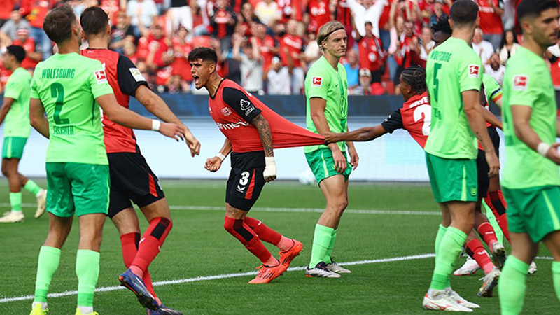 Bundesliga'da 7 gollü maç: Bayer Leverkusen galibiyete son dakikalarda bulduğu golle uzandı