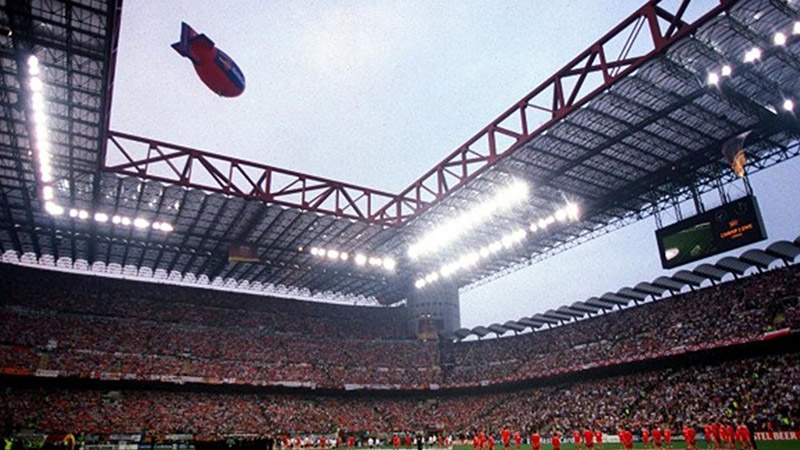 UEFA, 2027 Şampiyonlar Ligi finalini San Siro'dan aldı!