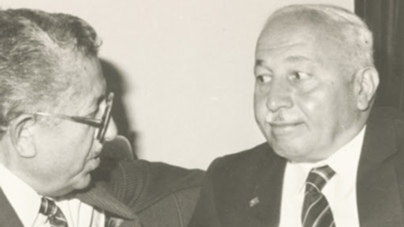 Fazilet Partisi'nin de kapatılmasıyla, 2001 yılında Saadet Partisi'nin kurucuları arasında bulundu ve kurucu genel başkanlık görevini üstlendi. Sürdürdüğü genel başkanlık görevini, 11 Mayıs 2003 tarihinde yapılan 1. Olağan Kongrede Necmettin Erbakan'a devretti ancak, 29 Aralık 2003'te Yargıtay Cumhuriyet Başsavcılığı, Necmettin Erbakan'ın kesinleşmiş hapis cezası nedeniyle görevlerinden ayrılmasını istedi. Bunun üzerine Erbakan, 30 Ocak 2004'te parti üyeliğinden ve genel başkanlıktan istifa etti.