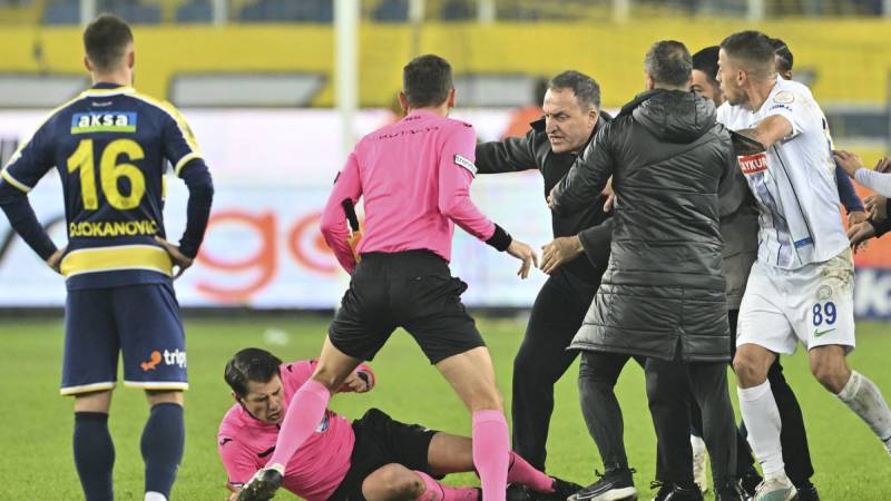 Futboldan ömür boyu men cezası almıştı; Faruk Koca takım satın alıyor!