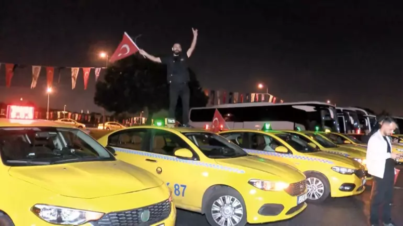 Taksiciler, TUSAŞ’a düzenlenen terör saldırısında hayatını kaybeden meslektaşları Murat Arslan'ı andı