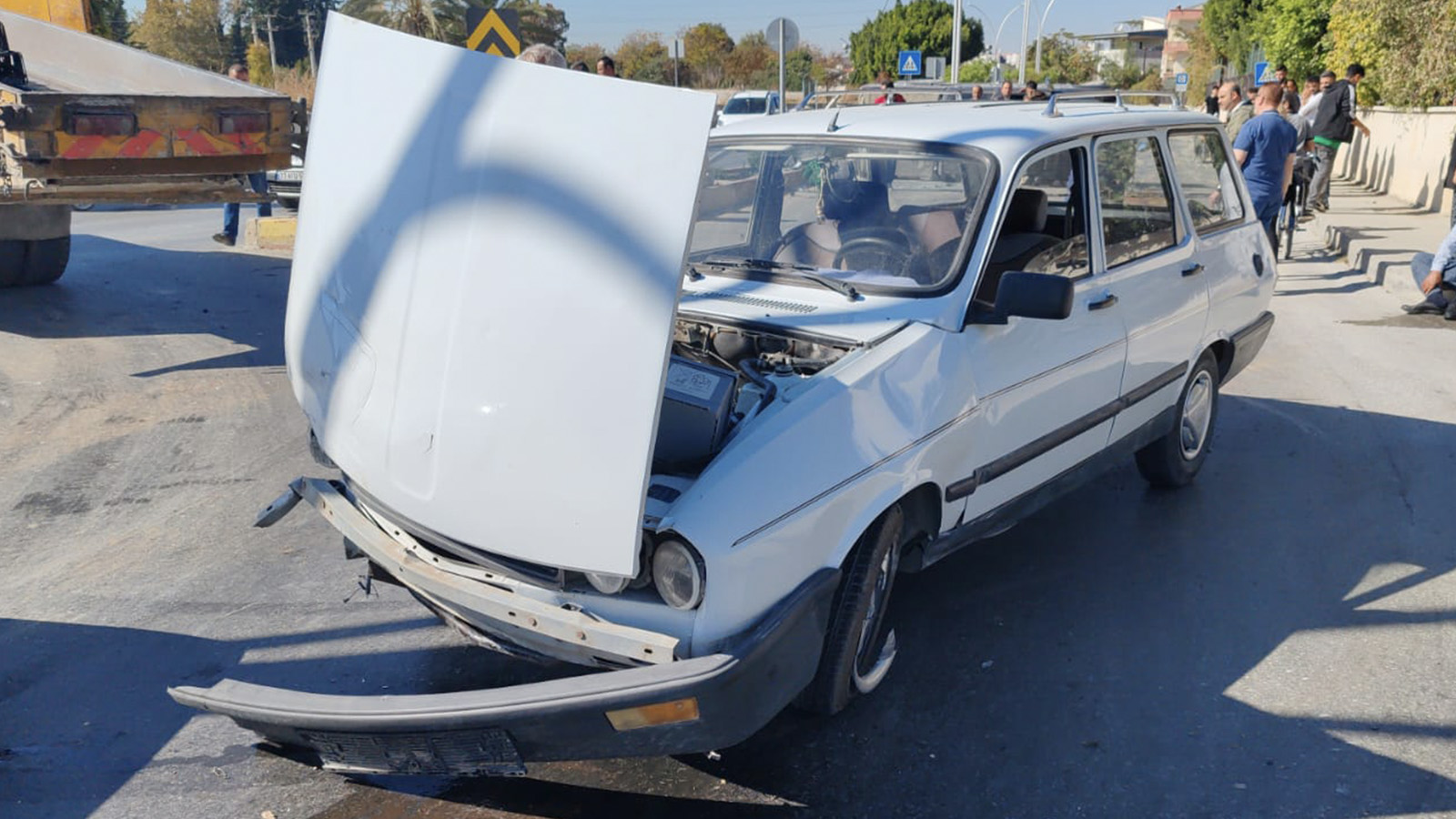 Otomobille pikabın çarpıştığı kazada 2 kişi yaralandı