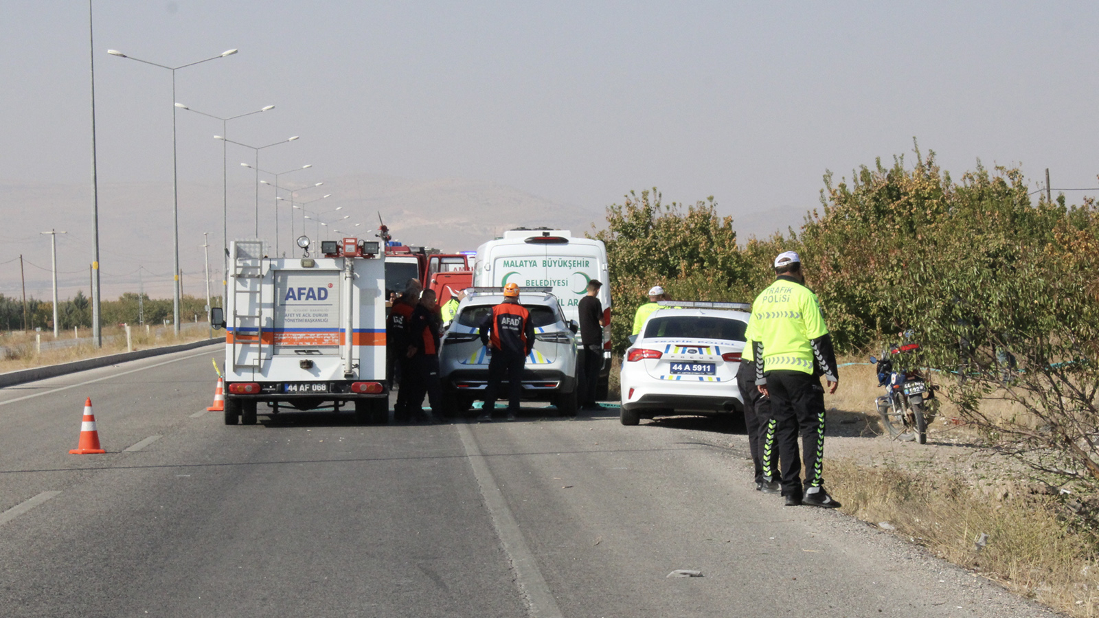 Malatya'da otomobil, devrilip alev aldı: 2 ölü