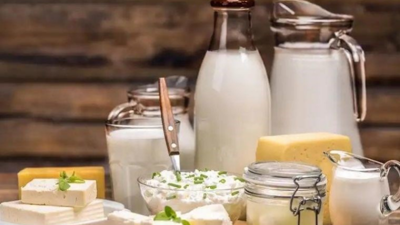Bilim insanlarından kadınlara "vegan süt" tavsiyesi: İnek sütü tüketmek, kalp krizi riskini artırıyor