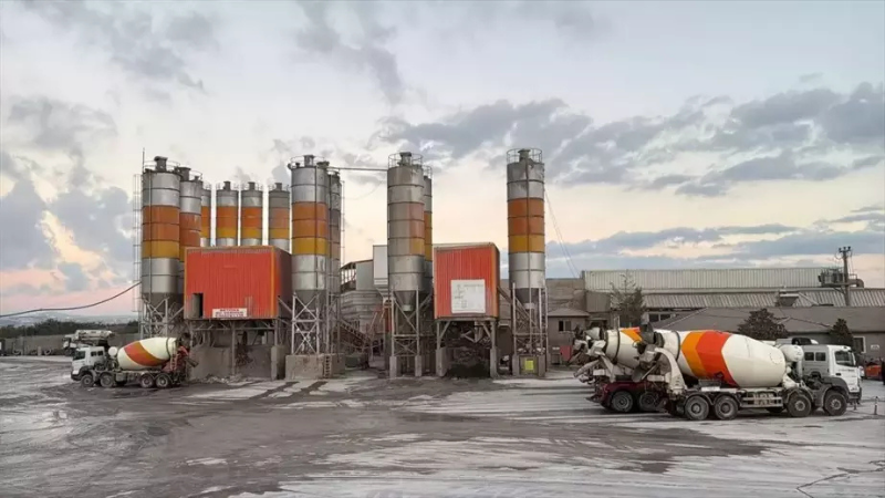 Beton santralinde yüksekten düşen 19 yaşındaki işçi hayatını kaybetti
