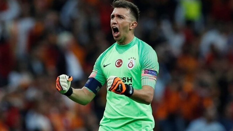 Felipe Melo'dan Muslera yerine Galatasaray'a kaleci önerisi: Dev maçta 3 penaltı kurtarmıştı