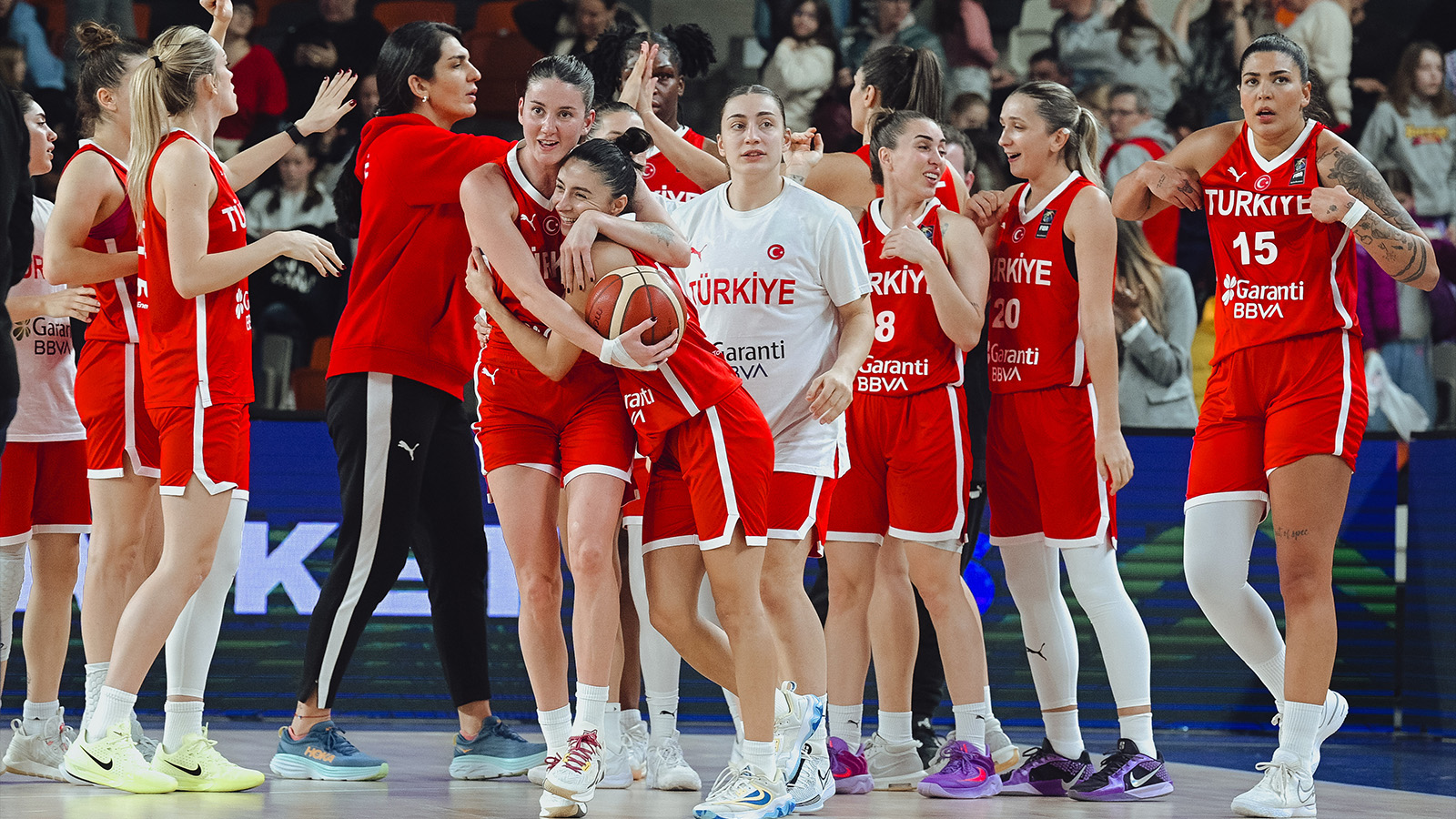 A Milli Kadın Basketbol Takımı 4'te 4 yaptı; Slovakya'yı yenerek Eurobasket biletini aldı!