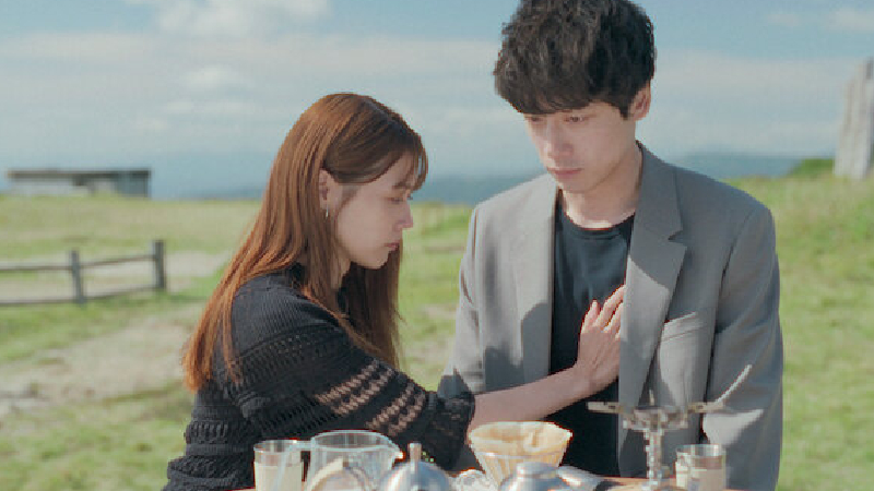 Beyond Goodbye: 14 Kasım 2024 | Platform: Netflix | Netflix'in Japonya yapımı yeni dizisi 'Beyond Goodbye', hayatının aşkı Yusuke’ye evlenme teklif ettiği gün geçirdiği bir kazada hayatını kaybeden bir adamın kalbi kendisine nakleden Naruse'nin değişen hayatına odaklanıyor.