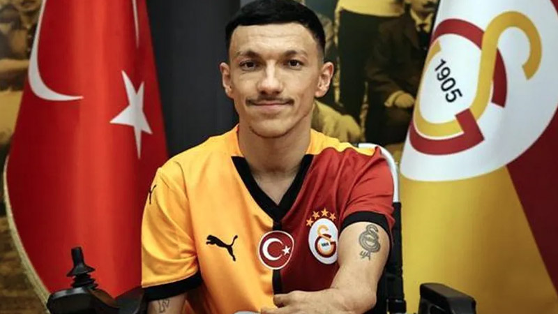 Milli para yüzücü Umut Ünlü, Galatasaray'a imzayı attı