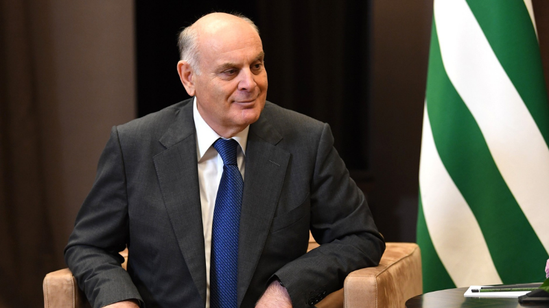 Gürcistan'dan tek taraflı bağımsızlığını ilan eden Abhazya'nın sözde Devlet Başkanı Bjania istifa etti