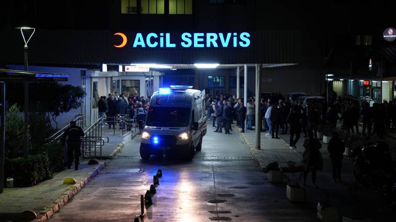 İzmir'de 3 polis memurunu yaralayan şahıs gözaltına alındı, Valilikten açıklama