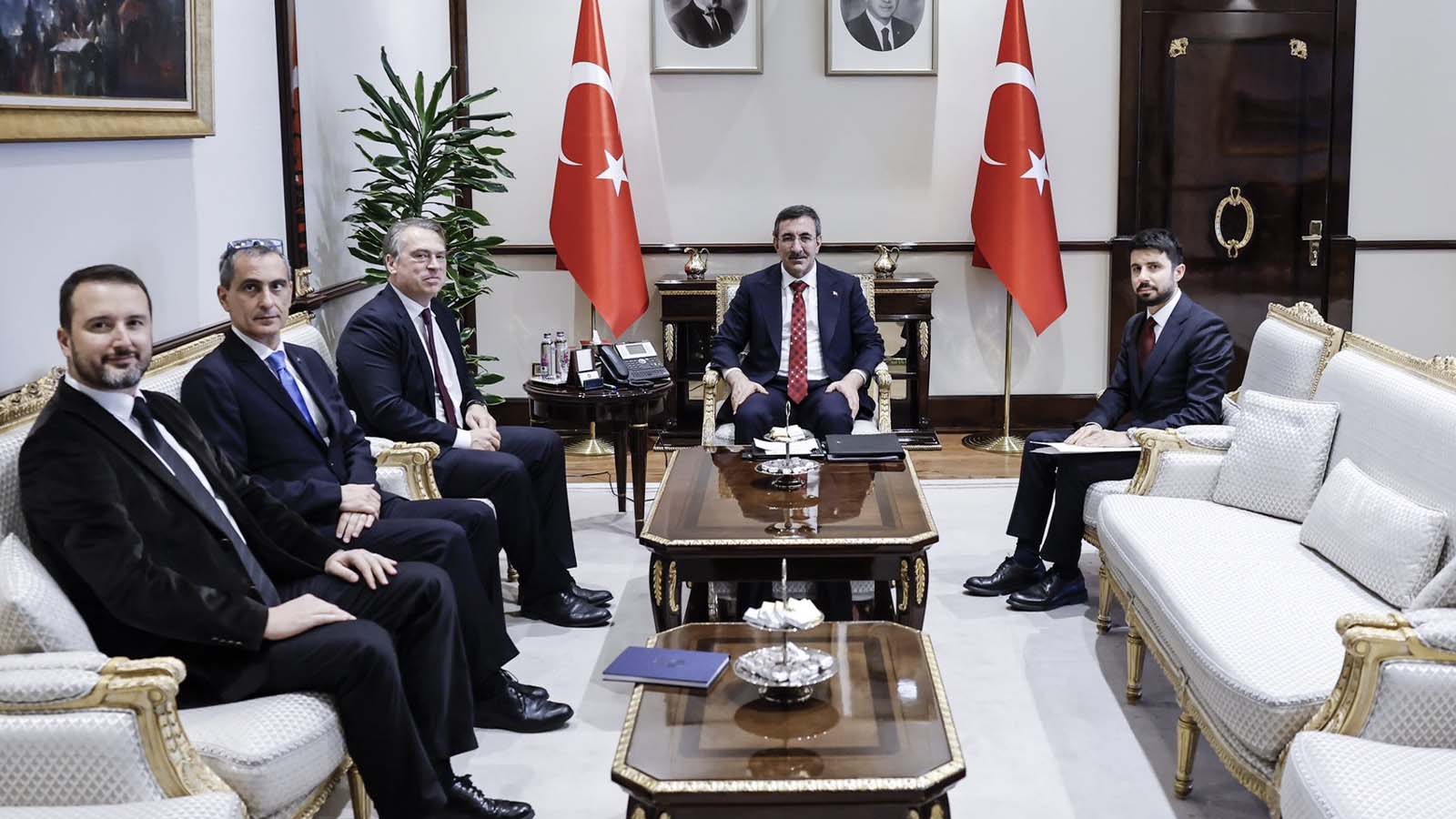 Cumhurbaşkanı Yardımcısı Yılmaz, AB-Türkiye Delegasyonu Başkanı Büyükelçi Ossowski’yle görüştü
