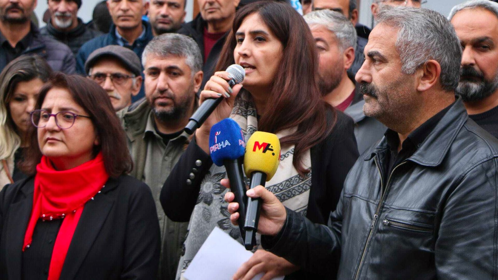 Tunceli Belediyesi Eş Başkanı Birsen Orhan, adli kontrol ile serbest bırakıldı
