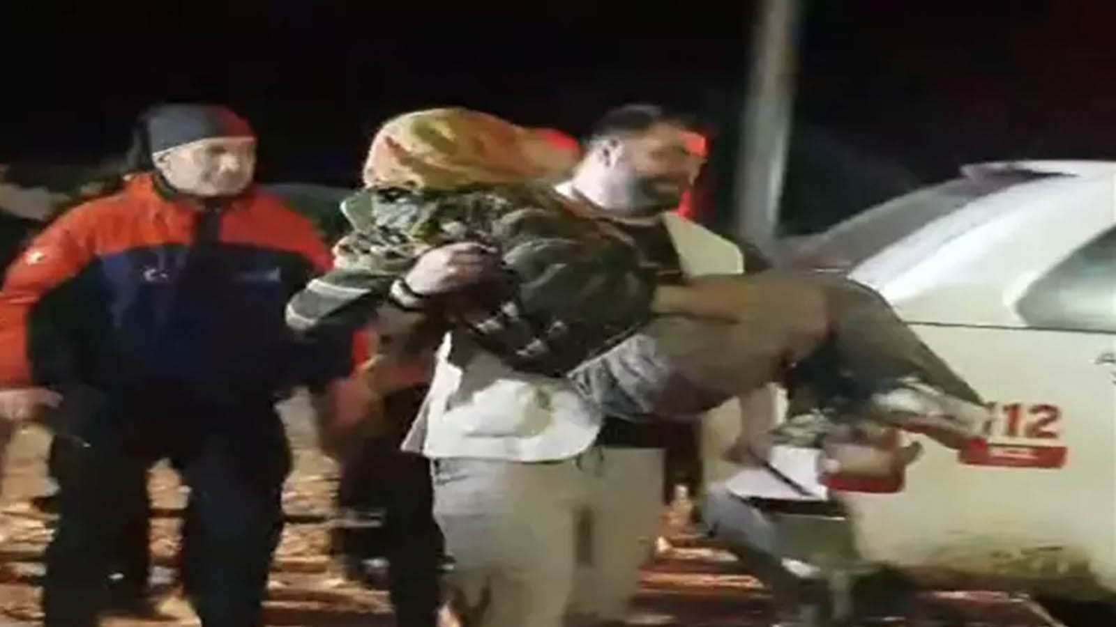  Kayıp çift, "Sesimi duyan var mı" anonsuyla gece karda donmak üzereyken bulundu