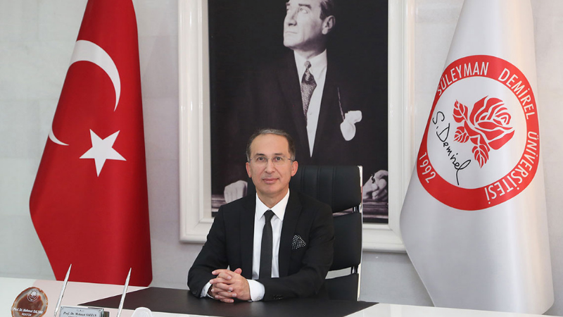 İstifa ettiği iddia edilmişti, Rektör Saltan yalanladı: Cumhurbaşkanı Erdoğan tarafından tevdi edilen görevimi sürdürmekteyim