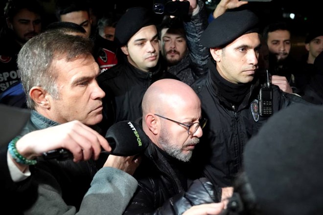 Beşiktaşlı taraftarlar, UEFA Avrupa Ligi 5. maçında İsrail ekibi Maccabi Tel-Aviv'e 3-1 mağlup olan siyah-beyazlı ekibi, İstanbul dönüşünde protesto etti.