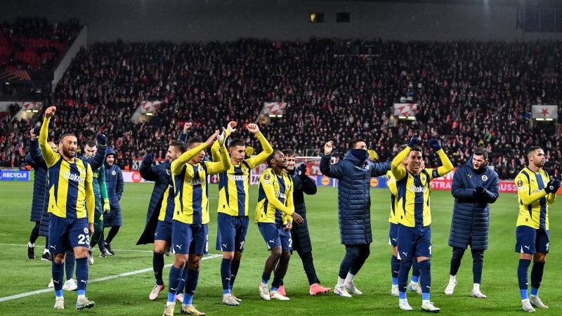 Spor yazarları, Fenerbahçe'nin Slavia Prag galibiyetini yorumladı: "Eksiklerine, sakatlarına rağmen, ustalarıyla kazandı"