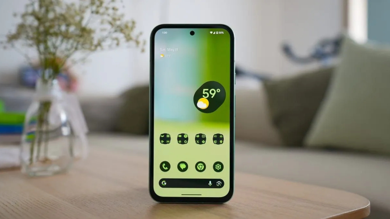 Öte yandan siber güvenlik firması ESET, geçtiğimiz yıl 17 tanesi Google Play Store'da gizlenmiş olarak bulunan SpyLoan uygulamaları hakkında bir uyarı yayınlamış ve Android kullanıcılarını uygulamaları silmeye teşvik etmişti. Kullanıcılar, yazılımı telefonlarından kaldırmanın yanı sıra, kişisel cihazlarına herhangi bir şey indirmeden önce uygulamaları ve geliştiricilerini incelemeye teşvik ediliyor. McAfee, geliştiricinin kullanıcının ülkesinde kayıtlı ve lisanslı olup olmadığının iki kez kontrol edilmesini ve uygulamayı indiren diğer kişilerin yorumlarının okunmasını tavsiye ediyor.
