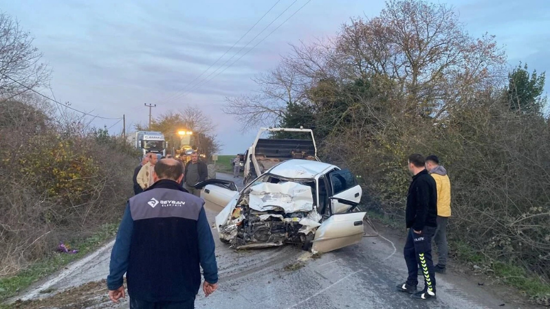 Kamyonla çarpışan otomobildeki anne ve oğlu hayatını kaybetti