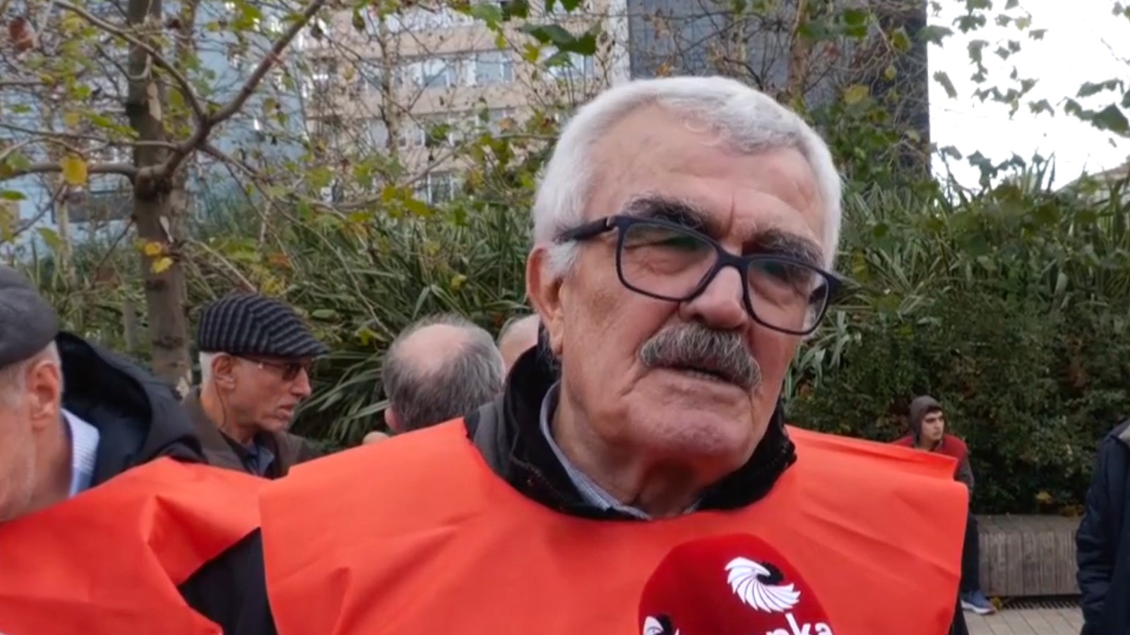 Seyyanen zam bekleyen emekliler isyanda: Açız, perişanız, iş de bulamıyoruz