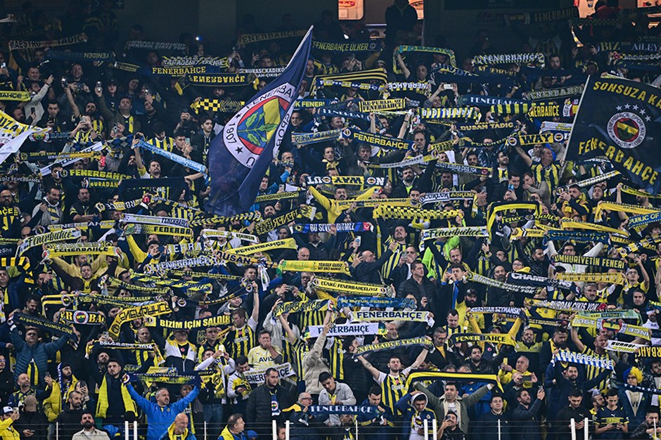 Fenerbahçe tribünlerinden "Ali Koç istifa" ve "Aziz Yıldırım" tezahüratları: Ali Koç tribünü terk etti