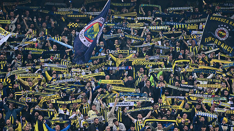 Fenerbahçe-Kayserispor maçı sonrası tribünler karıştı: Polis müdahale etti