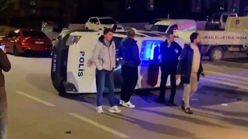 Niğde'de polis aracı ile otomobil çarpıştı: 2'si polis 6 yaralı