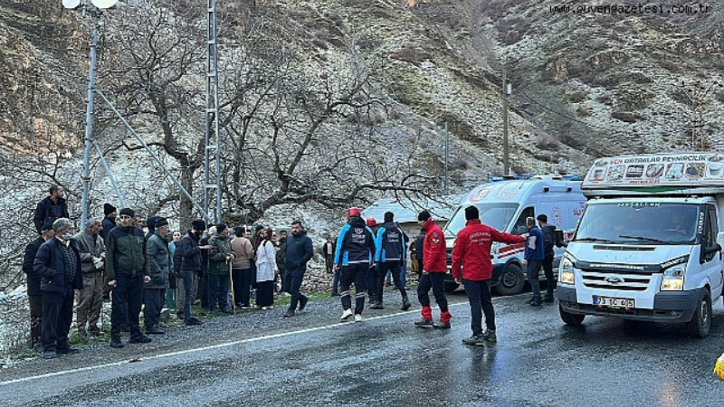 Kayalıklardan düşen kişi hayatını kaybetti