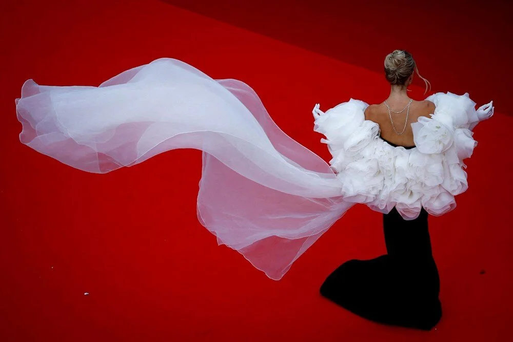 Leonie Hanne, Fransa'nın Cannes şehrinde düzenlenen 77. Cannes Film Festivali'nde yarışan “La plus precieuse des marchandises” (Yüklerin En Değerlisi) adlı animasyon filminin gösterimi için kırmızı halıya gelişi sırasında poz veriyor. | 24 Mayıs 2024, Sarah Meyssonnier