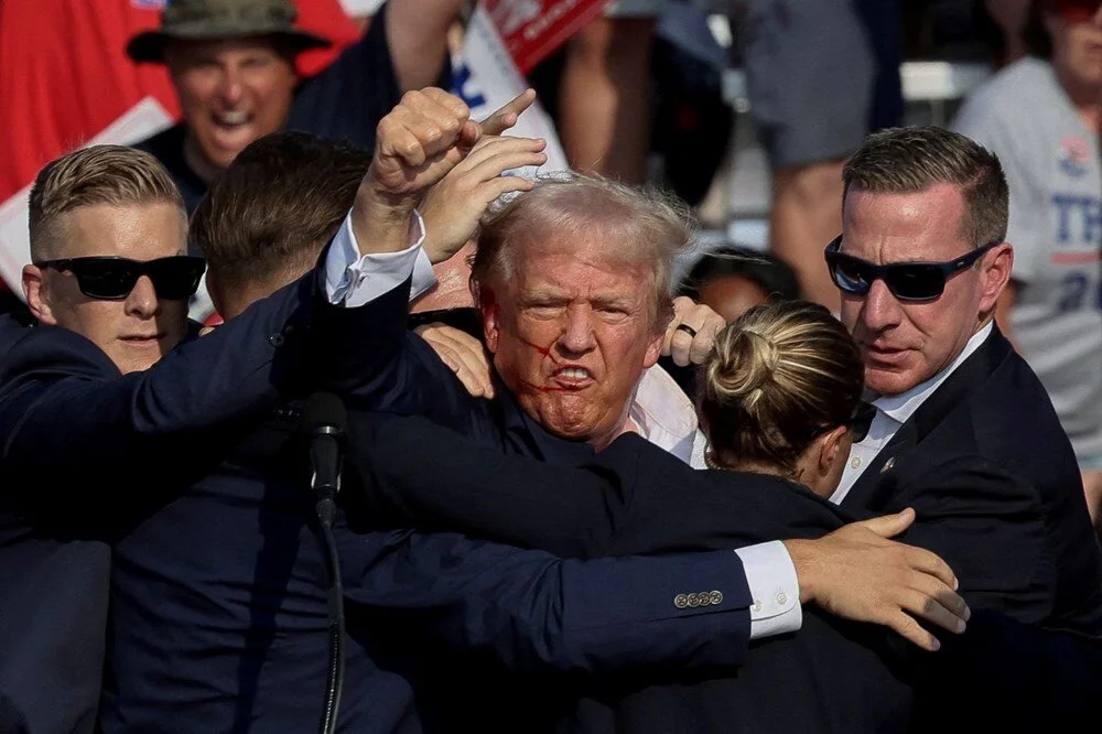 Cumhuriyetçi başkan adayı ve yeni ABD Başkanı Donald Trump, Pensilvanya eyaletinin Butler kentindeki Butler Farm Show'da düzenlenen bir kampanya mitingi sırasında silahlı saldırıya uğradı. | 3 Temmuz 2024, Brendan McDermid