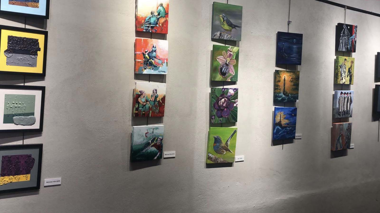 Rize'de 24 ressam, “Yılbaşı Küçük İşler" adlı resim sergisi açtı