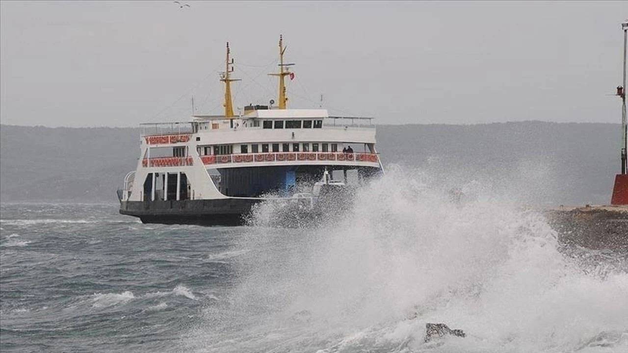 Çanakkale'de bazı feribot seferleri iptal edildi