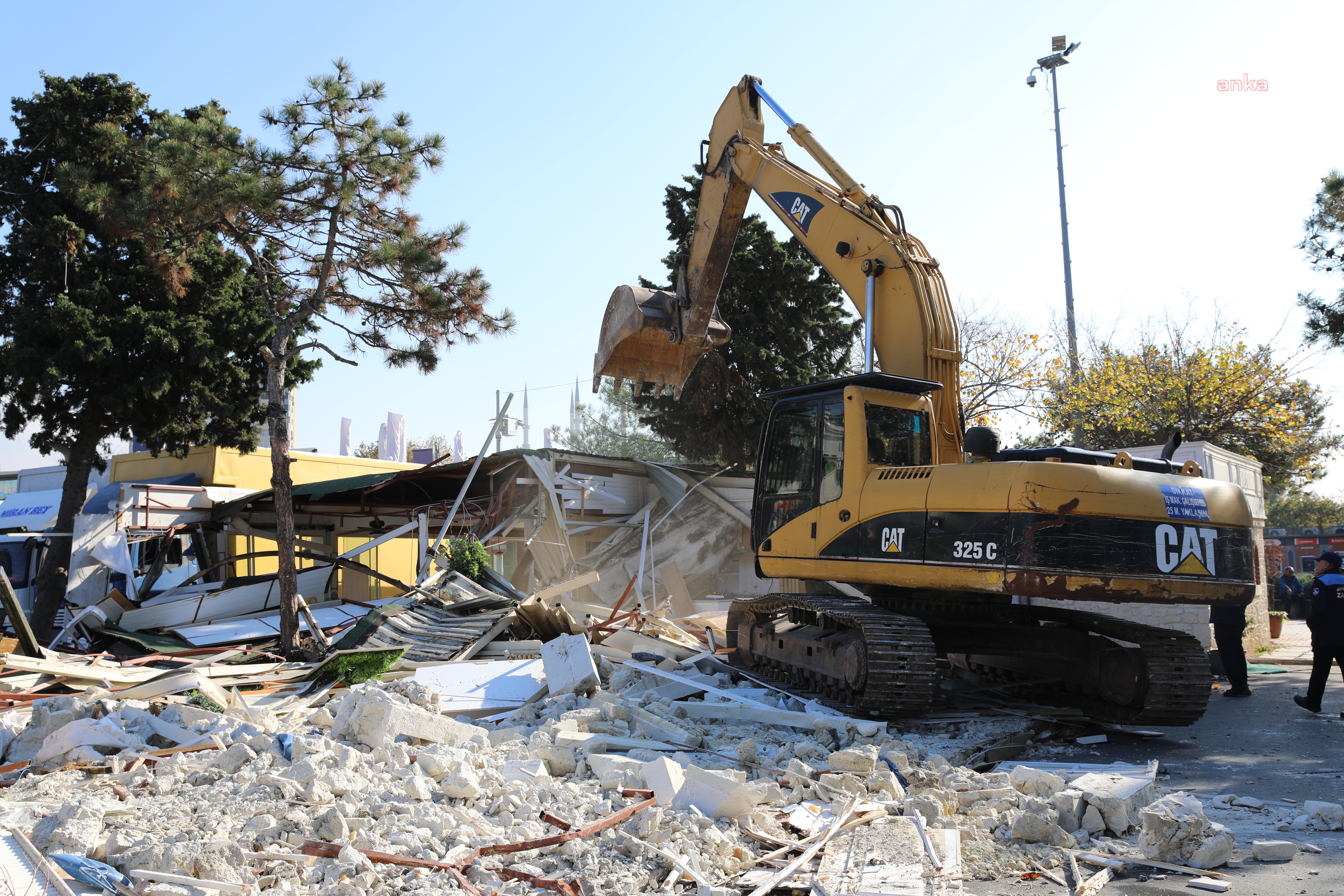 İBB: 2 bin 58 kaçak yapı yıkıldı, tarihi, doğal kamusal alanlar yeniden düzenlendi