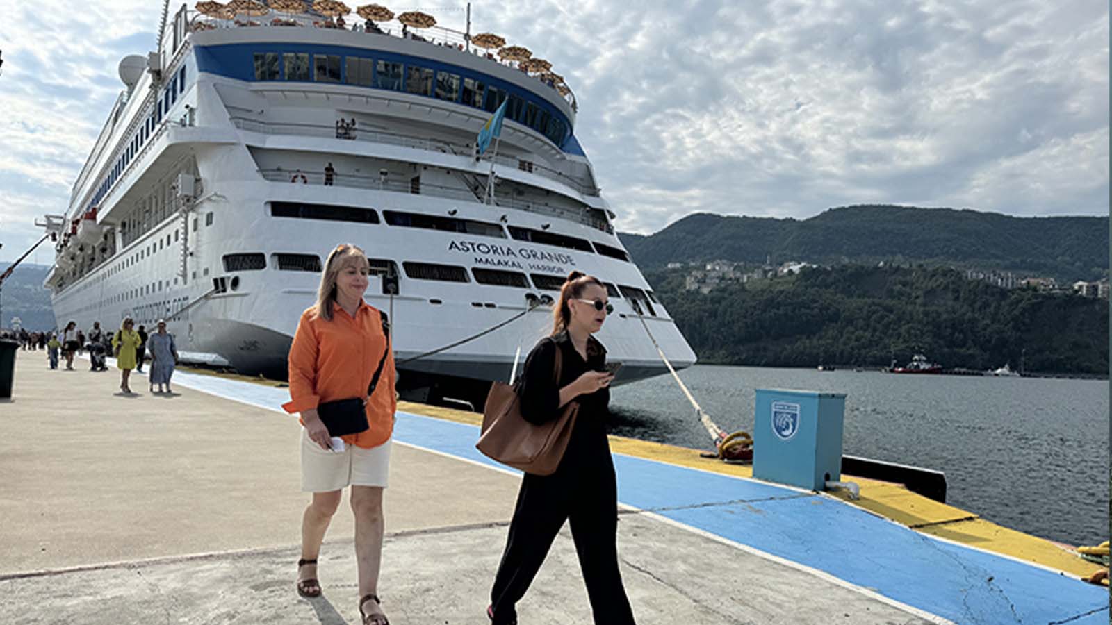 "Astoria Grande" kruvaziyeri Amasra'ya yılın ilk seferini yaptı