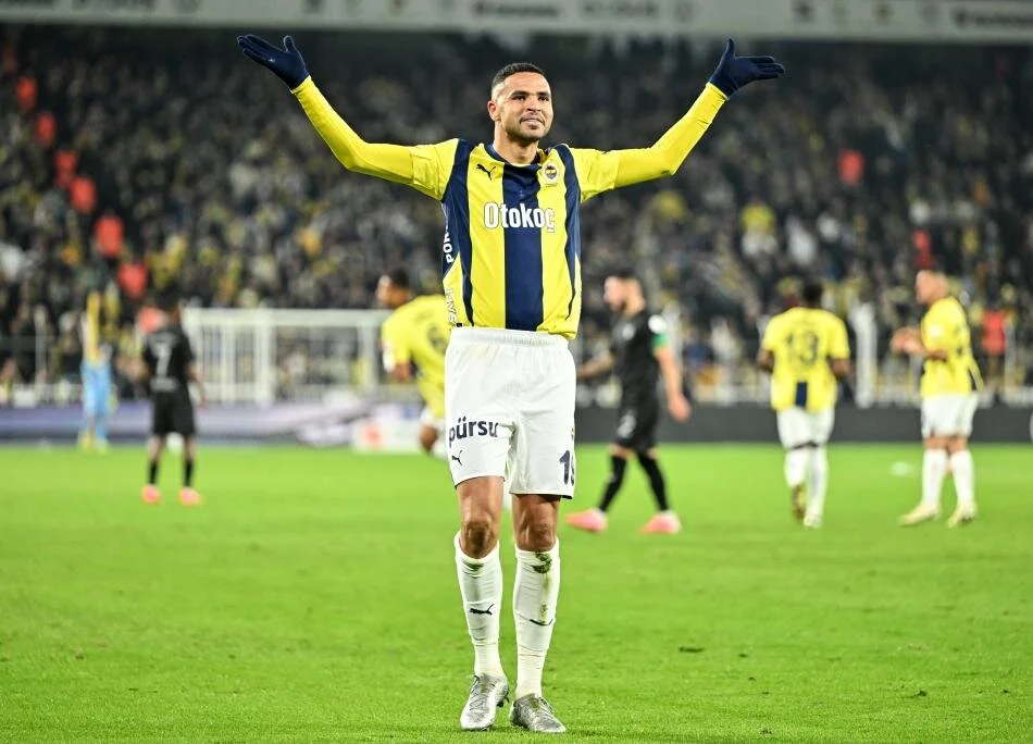 Ömer Üründül: "F.Bahçe'nin girdiği gol pozisyonlarının hepsinde En-Nesyri var. 2 gol attı, bir net pozisyonu kötü kullandı, bir kere direğe takıldı, 3 kere de gecenin başarılı ismi Erce'yi geçemedi. Kaçan penaltının da asistini yaptı. Eğer yönetim, En-Nesyri'yi bırakırsa çok büyük bir hataya imza atar. Dzeko da zaman zaman orta sahanın içine girip ileriye çok olumlu gollük paslar attı. Kaçırdığı penaltı da aşırı yorgunluğun neticesiydi. F.Bahçe ile ilgili görüşüm şöyle; eğer Mourinho ağır oyunculardan 11'i kurmaya devam ederse işler kesinlikle iyi gitmez." (Sabah)