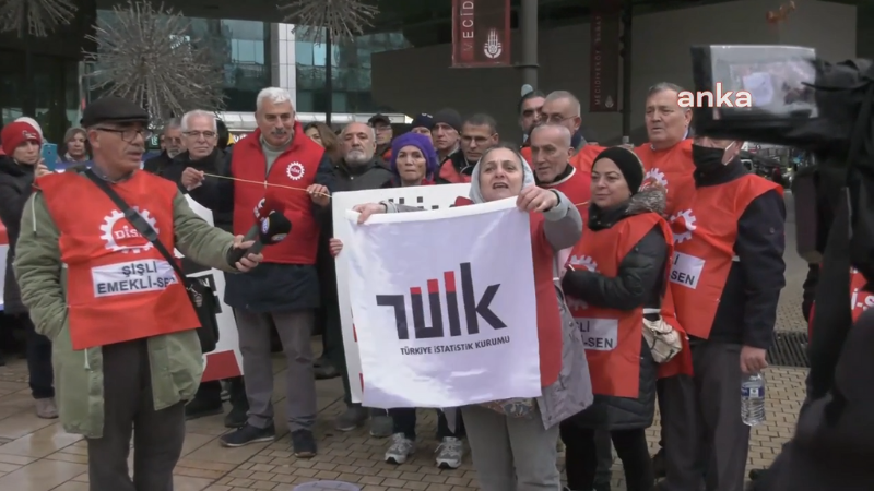 Mecidiyeköy'de "sefalet" zammını protesto eden emekliler: Mutfakta yangın var, bıçak kemiğe dayandı