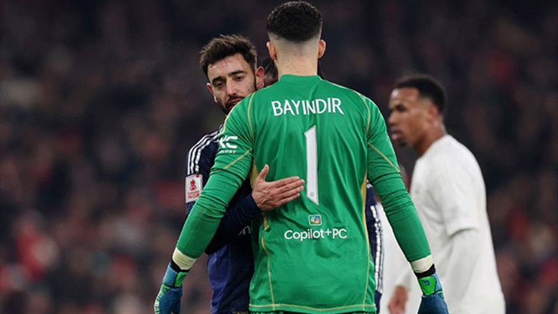 Altay Bayındır kalesinde devleşti; Manchester United, Arsenal'ı penaltılarda devirdi