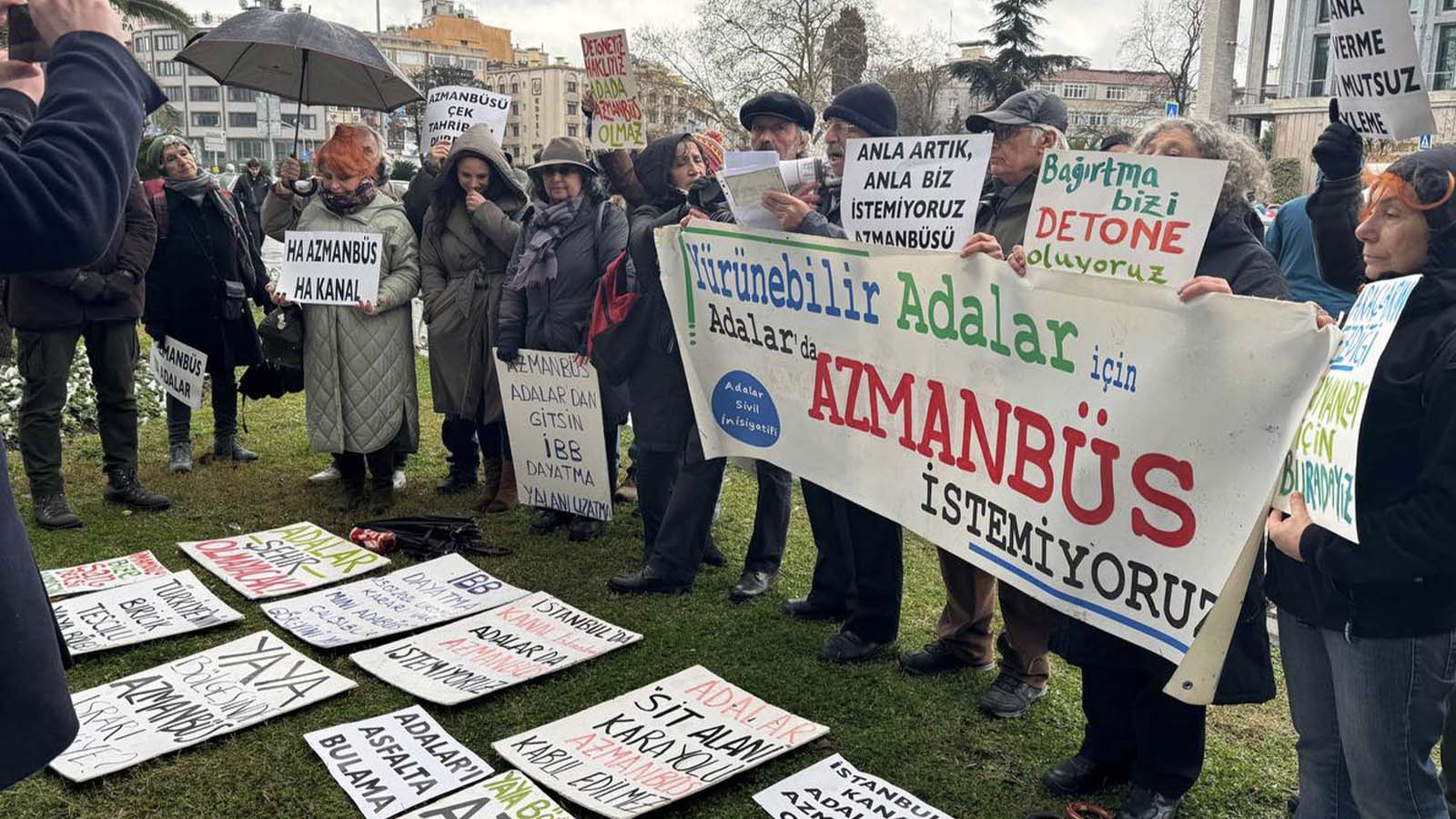 Ada halkından İBB binası önünde "azmanbüs" eylemi
