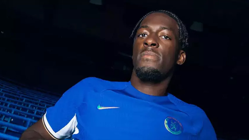 Galatasaray'a Chelsea'den Fransız stoper