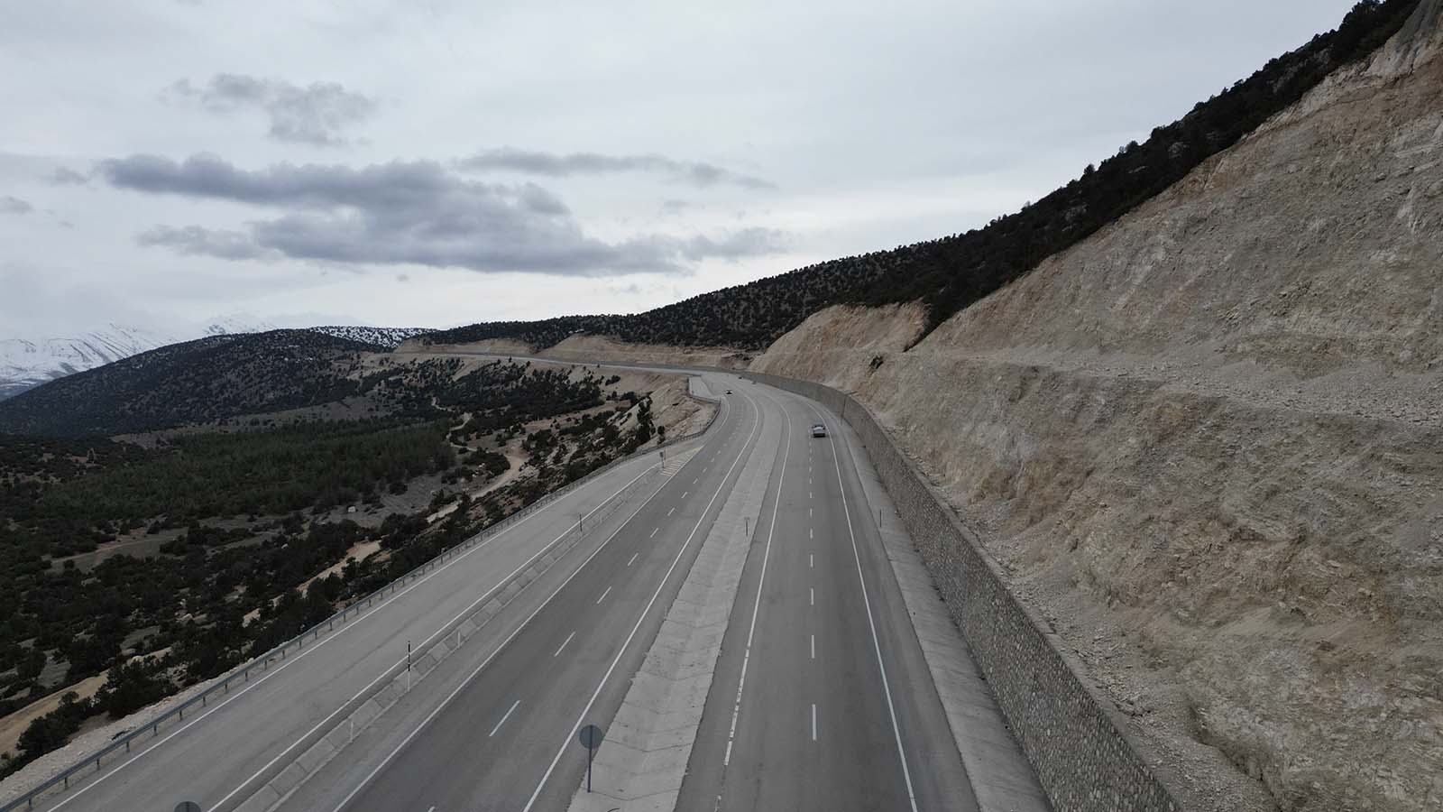 Korkuteli-Elmalı yolu yarın hizmete açılıyor
