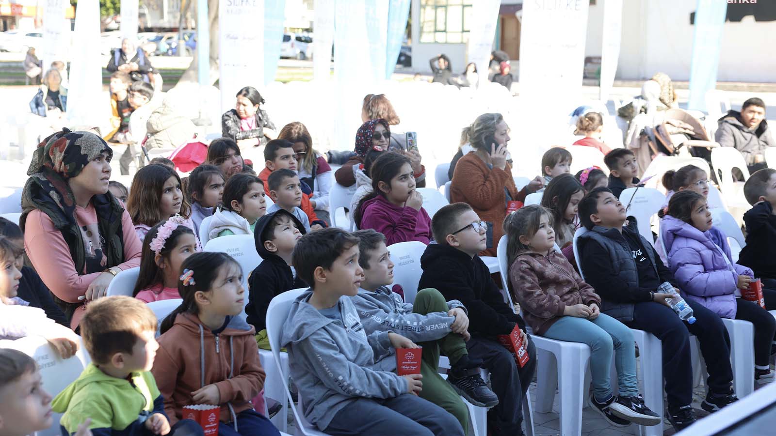 Silifke Belediyesi'nin düzenlediği "Çocuk Festivali" başladı