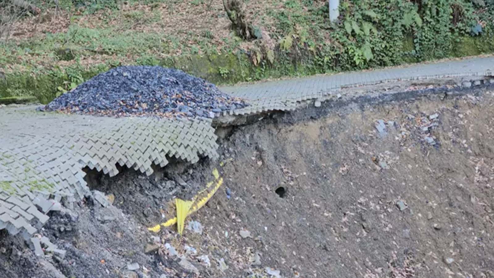 Tedbirin alınmadığı bölgede heyelan; bu kez istinat duvarı ile ağaçlar kaydı